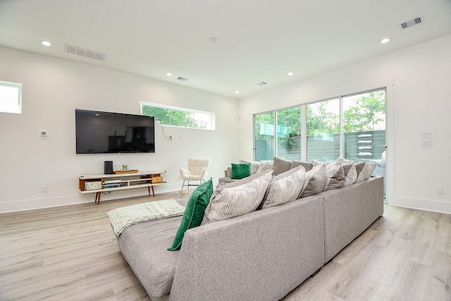 7603 Jacquelyn Gardens Ln, Houston, TX 77055 - living area with light wood-style floors, recessed lighting, and baseboards