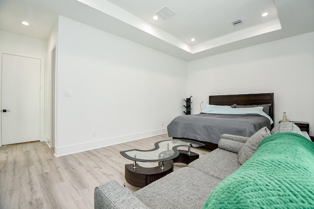 7603 Jacquelyn Gardens Ln, Houston, TX 77055 - bedroom featuring wood finished floors, recessed lighting, and baseboards