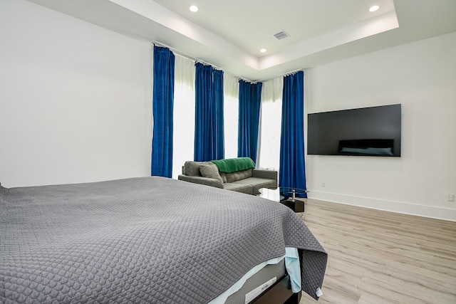 7603 Jacquelyn Gardens Ln, Houston, TX 77055 - bedroom with recessed lighting, light wood-style floors, baseboards, and a raised ceiling