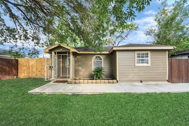 1518 Thomas Ave, Pasadena, TX 77506 - view of front facade featuring a patio area