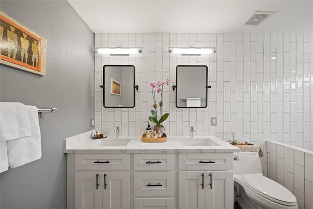 1716 W Dallas St Unit 11, Houston, TX 77019 - bathroom with double vanity and toilet