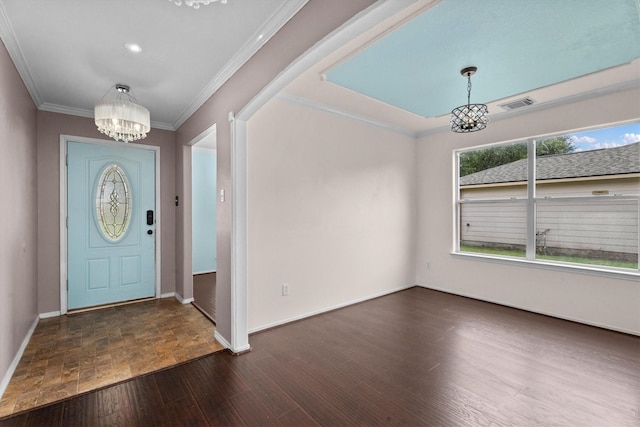 1910 Serenata Ln, Humble, TX 77396 - foyer entrance featuring a chandelier, wood finished floors, baseboards, and crown molding