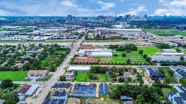 6817 Peerless St, Houston, TX 77021 - view of urban area
