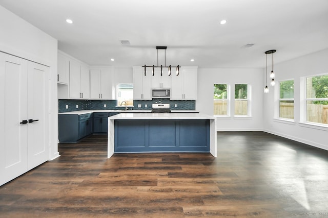 7430 Avenue E Ave E, Beasley, TX 77417 - kitchen featuring appliances with stainless steel finishes, a sink, light countertops, recessed lighting, and white cabinetry