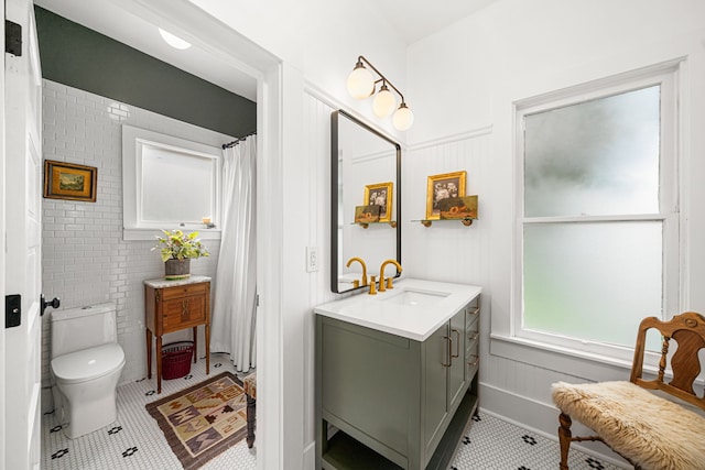 1039 Louise St, Houston, TX 77009 - bathroom with vanity, tile patterned floors, toilet, and a shower with shower curtain