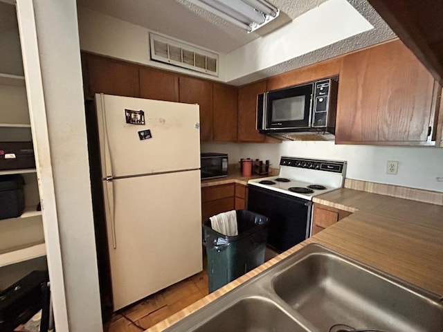 10855 Meadowglen Ln Unit 723, Houston, TX 77042 - kitchen with white appliances and a sink
