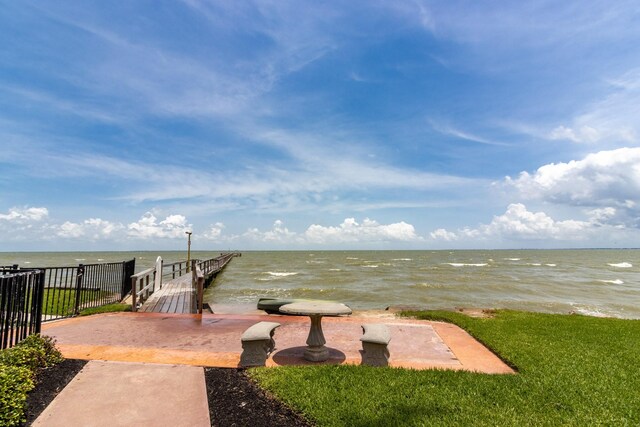 533 Villa Dr, Seabrook, TX 77586