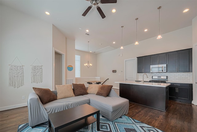 72 N Hutcheson St, Houston, TX 77003 - living area featuring dark wood-style floors, a ceiling fan, a chandelier, baseboards, and recessed lighting