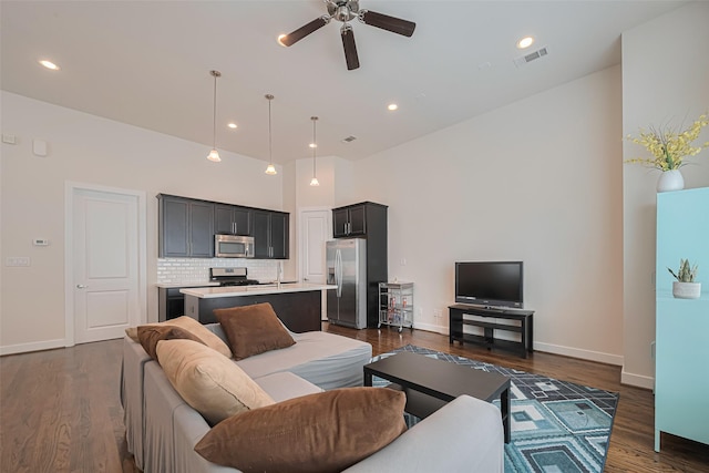 72 N Hutcheson St, Houston, TX 77003 - living room featuring ceiling fan, dark wood finished floors, baseboards, recessed lighting, and a high ceiling
