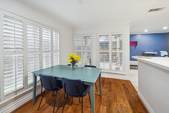 2513 Bering Dr Unit 13, Houston, TX 77057 - dining space with crown molding, baseboards, wood finished floors, and recessed lighting