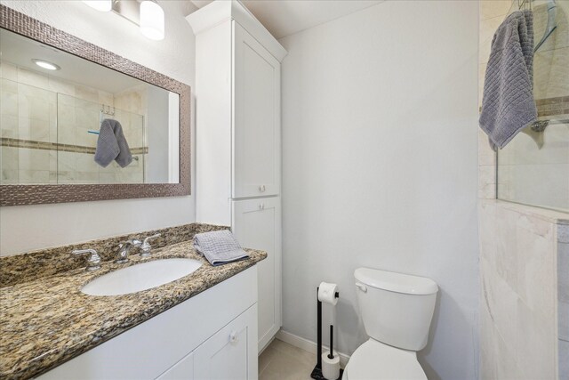 2513 Bering Dr Unit 13, Houston, TX 77057 - full bathroom featuring toilet, vanity, and tile patterned floors