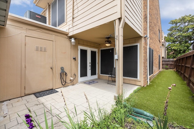 2513 Bering Dr Unit 13, Houston, TX 77057 - view of patio featuring a ceiling fan and french doors