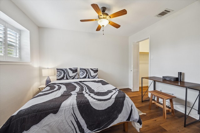 2513 Bering Dr Unit 13, Houston, TX 77057 - bedroom with wood finished floors, baseboards, a ceiling fan, and a closet
