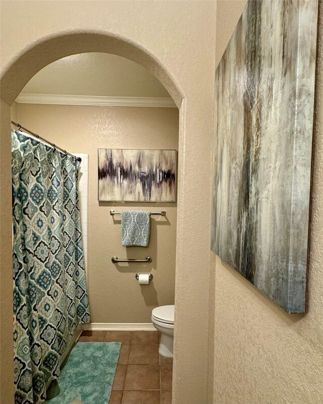 31 Hope Farm Rd, Missouri City, TX 77459 - bathroom with crown molding, toilet, tile patterned floors, and a shower with shower curtain