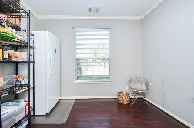 31 Hope Farm Rd, Missouri City, TX 77459 - living area featuring ornamental molding, wood finished floors, and baseboards