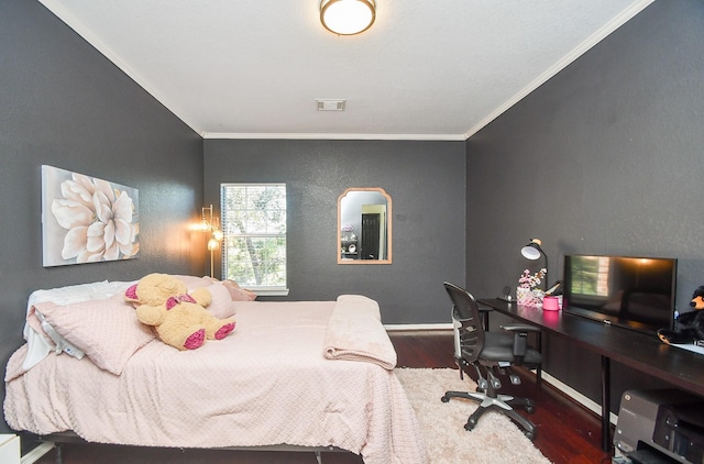 31 Hope Farm Rd, Missouri City, TX 77459 - bedroom with wood finished floors, crown molding, a desk, and baseboards