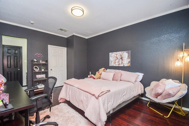 31 Hope Farm Rd, Missouri City, TX 77459 - bedroom with hardwood / wood-style floors, ornamental molding, an office area, and baseboards