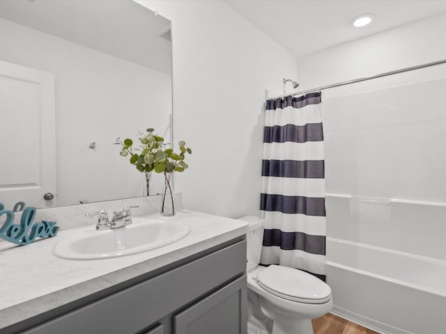 512 Maple Bnd, La Marque, TX 77568 - full bath featuring toilet, vanity, shower / tub combo, and wood finished floors