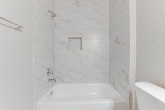 6615 Ezzard Charles Ln, Houston, TX 77091 - full bath featuring toilet and tub / shower combination