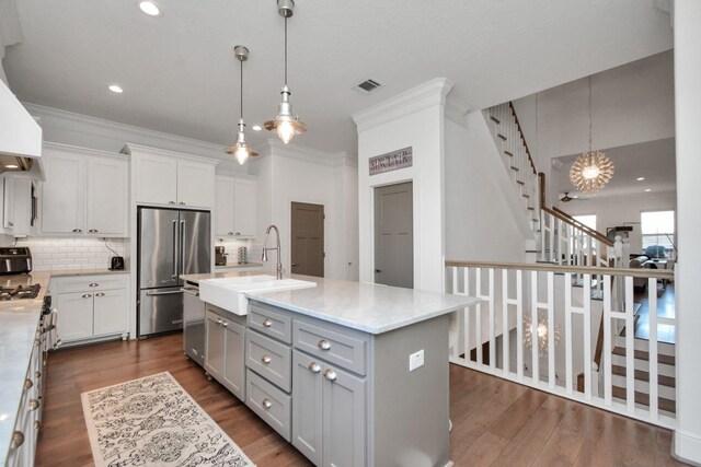928 Dunbar St, Houston, TX 77009 - kitchen with appliances with stainless steel finishes, gray cabinetry, backsplash, crown molding, and a sink