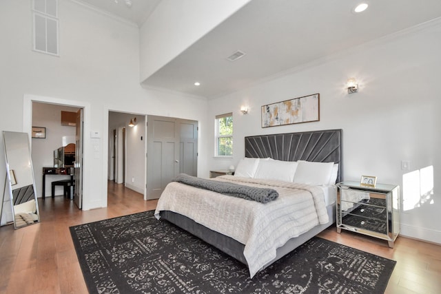 928 Dunbar St, Houston, TX 77009 - bedroom featuring ornamental molding, wood finished floors, baseboards, and recessed lighting