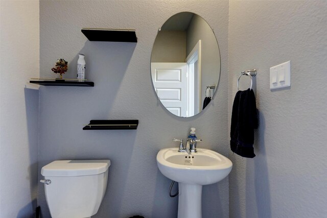4910 Magnolia Springs Dr, Pearland, TX 77584 - bathroom with toilet