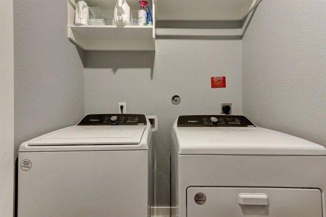 4910 Magnolia Springs Dr, Pearland, TX 77584 - laundry area featuring washer and dryer and a textured wall