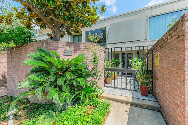 2322 Steel St Unit 19, Houston, TX 77098 - view of gate