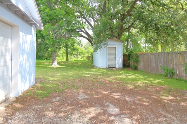 916 Cedar Bayou Rd, Baytown, TX 77520 - view of yard