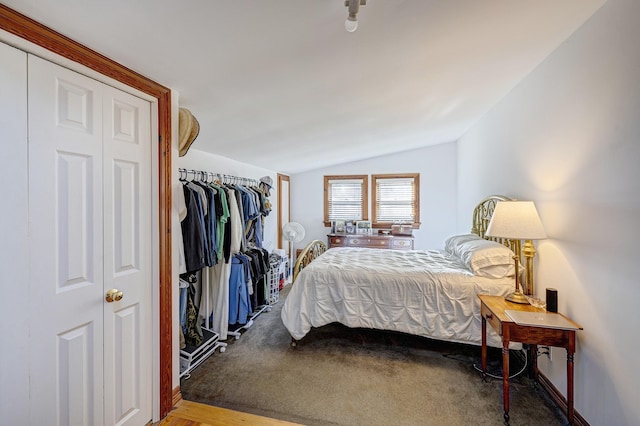 200 Westmoreland St, Houston, TX 77006 - carpeted bedroom featuring vaulted ceiling and baseboards