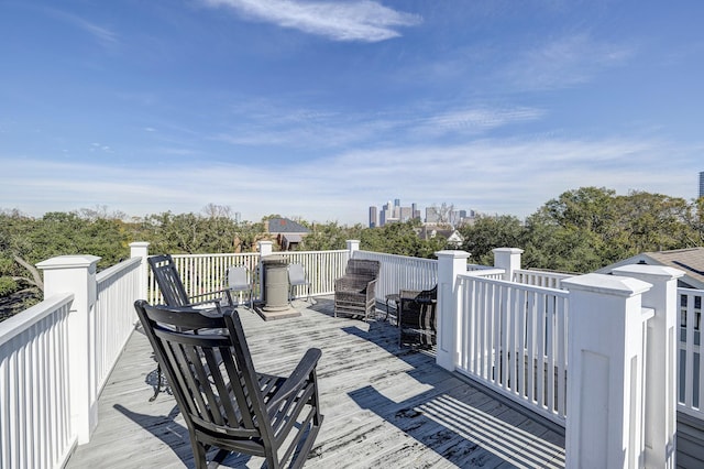 200 Westmoreland St, Houston, TX 77006 - view of wooden terrace