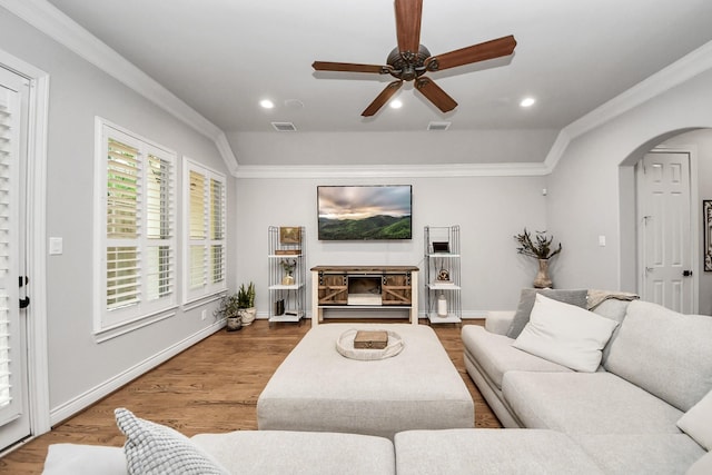 2223 Hilshire Trail Dr, Houston, TX 77080 - living area with arched walkways, a ceiling fan, wood finished floors, recessed lighting, and baseboards