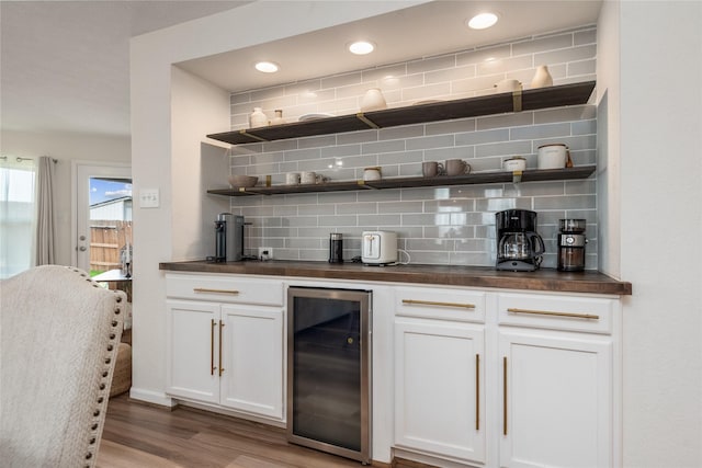 4335 Leyland Brook Ln, Houston, TX 77068 - indoor dry bar featuring wine cooler, tasteful backsplash, light wood-type flooring, and recessed lighting