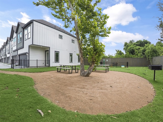 2410 Vaughn St Unit B, Houston, TX 77093 - view of home's community