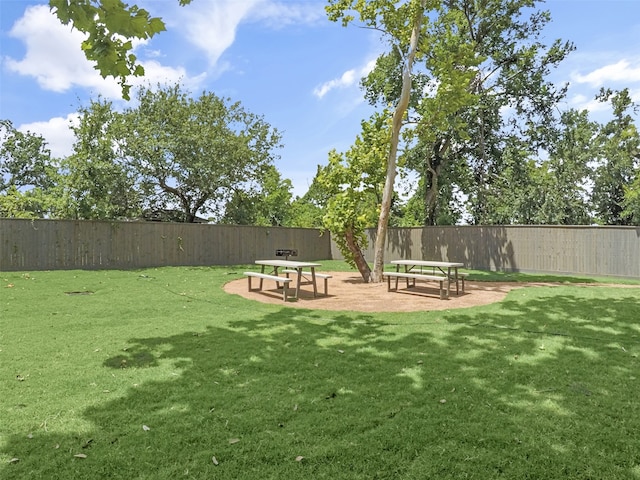 2410 Vaughn St Unit B, Houston, TX 77093 - view of yard