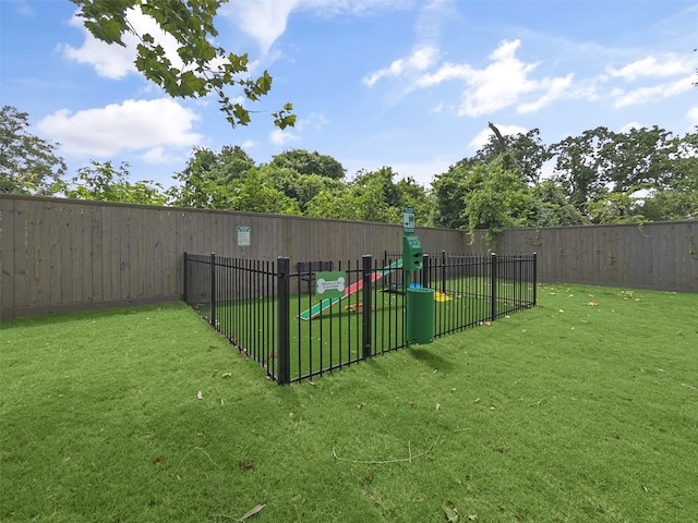 2410 Vaughn St Unit B, Houston, TX 77093 - view of yard featuring a dog friendly area