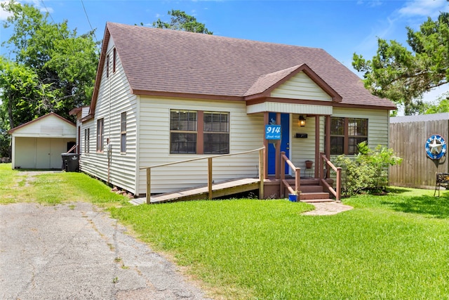 914 S Hill St, Alvin, TX 77511 - photo 1