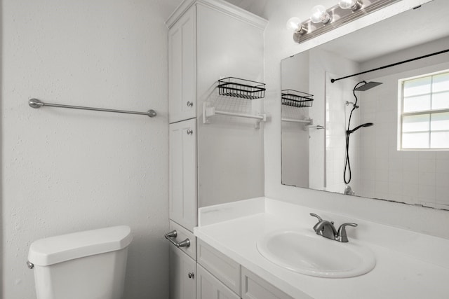 14790 N Tram Rd, Splendora, TX 77372 - bathroom with toilet, vanity, and tiled shower