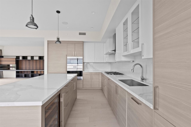 2047 Westcreek Ln Unit 1105, Houston, TX 77027 - kitchen featuring a sink, modern cabinets, wine cooler, stainless steel gas stovetop, and a spacious island