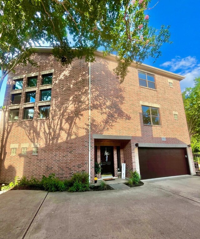 5018 Darling St, Houston, TX 77007 - multi unit property featuring a garage, brick siding, and concrete driveway