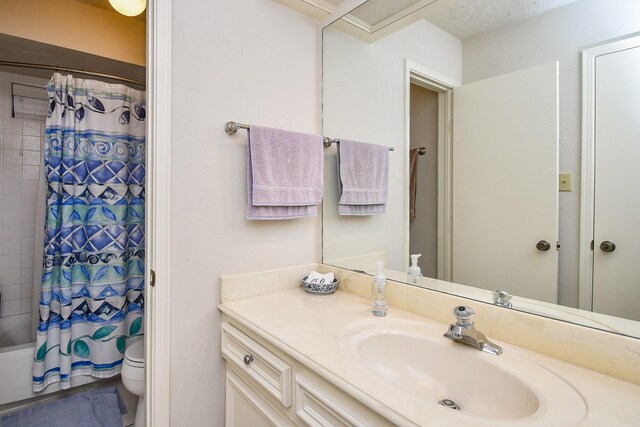 8028 Oakwood Forest Dr, Houston, TX 77040 - bathroom featuring toilet, vanity, and shower / tub combo with curtain