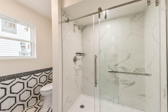 9096 N Comanche Cir, Willis, TX 77378 - full bath with a marble finish shower and toilet