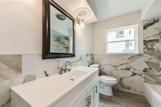 9096 N Comanche Cir, Willis, TX 77378 - full bath featuring tile walls, vanity, toilet, and wood finished floors