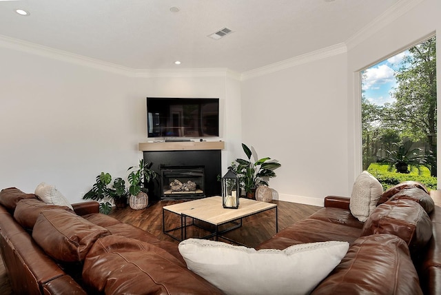 7 Spindrift Pl, The Woodlands, TX 77381 - living room with wood finished floors, ornamental molding, baseboards, recessed lighting, and a glass covered fireplace