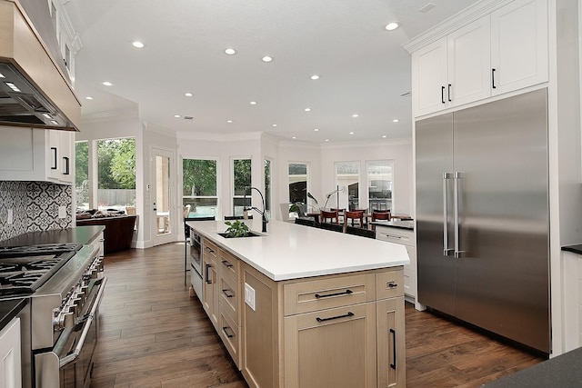 7 Spindrift Pl, The Woodlands, TX 77381 - kitchen with high end appliances, custom exhaust hood, crown molding, dark wood finished floors, and recessed lighting