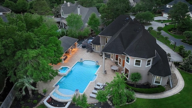 7 Spindrift Pl, The Woodlands, TX 77381 - view of subject property featuring a pool area