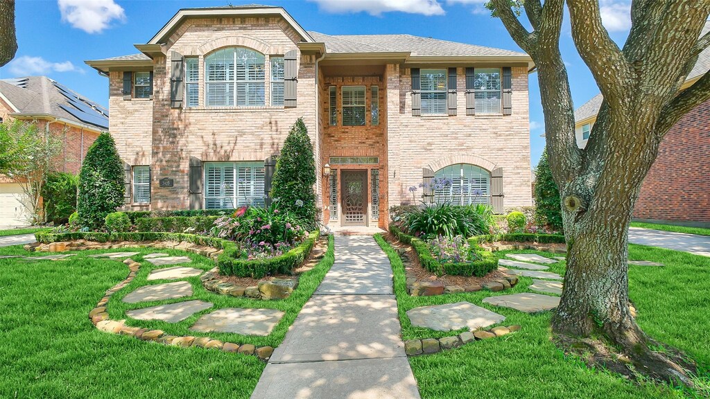 3903 Livingston Lake Ct, Pearland, TX 77581 - view of front facade with brick siding and a front lawn