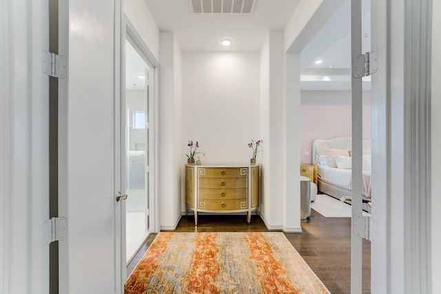 1002 Royal Lakes Manor Blvd, Richmond, TX 77469 - hall with dark wood-style flooring, baseboards, and recessed lighting