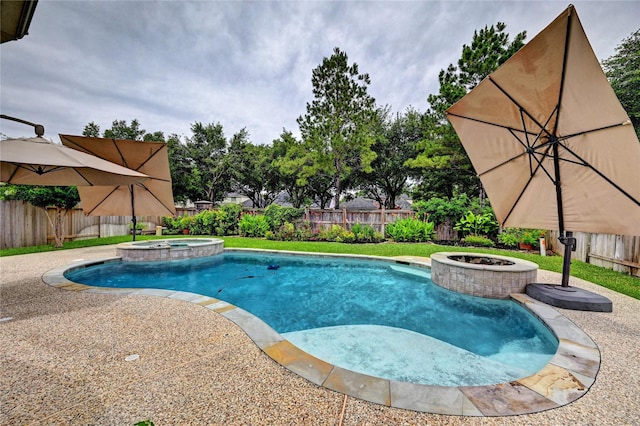 21814 Canton Pass Ln, Katy, TX 77450 - view of swimming pool with a fenced backyard, a pool with connected hot tub, and a patio