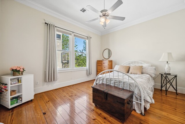 940 Columbia St, Houston, TX 77008 - bedroom with hardwood / wood-style floors, ornamental molding, baseboards, and ceiling fan